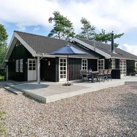 Elevira - 200m From The Sea By Interhome Hals